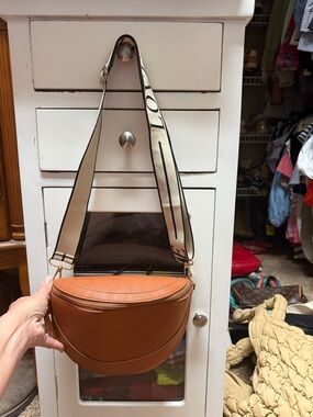 Universal Thread Brown Crossbody Bag with Wide Cream Strap